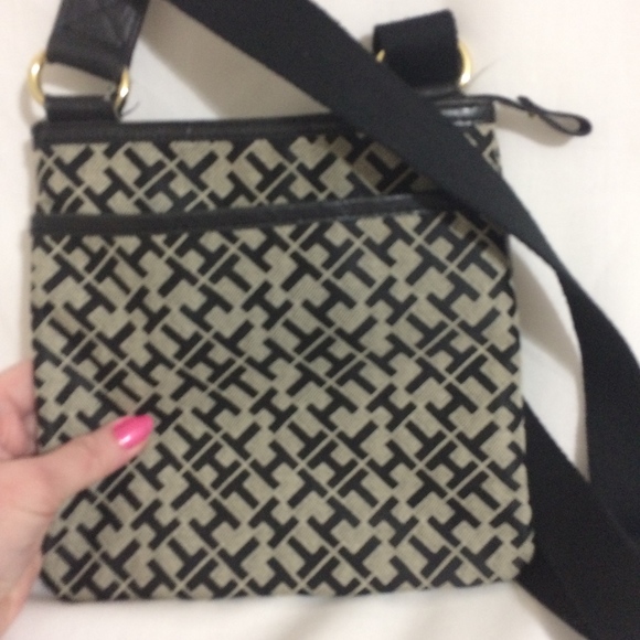 Tommy Hilfiger Small Crossbody - Picture 3 of 4
